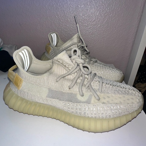 Yeezy Boost 350 V2- Light Yellow - Picture 3 of 7